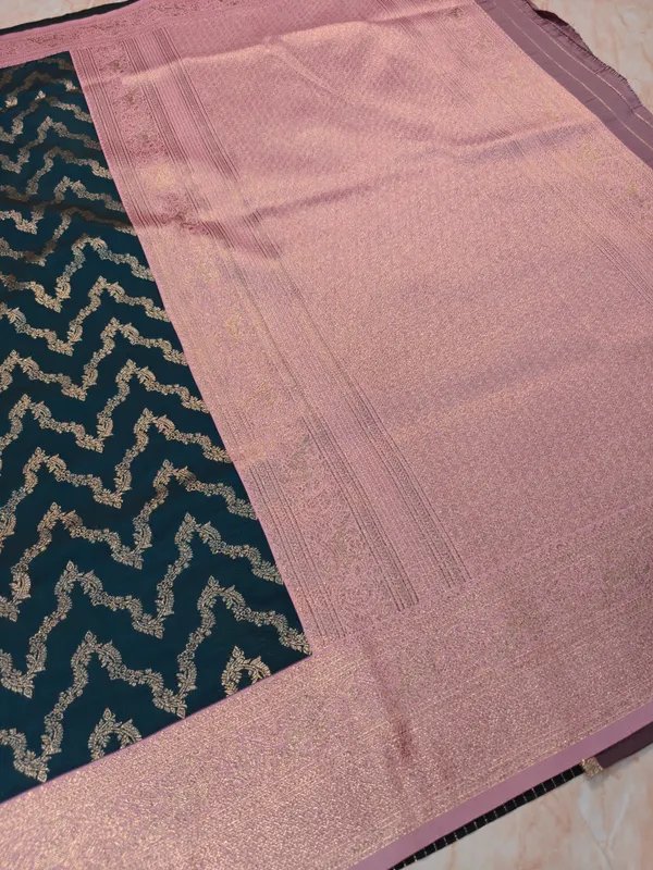 BANARASI_KATAN_SILK_IN_BOTTLE_GREEN_WITH_BABY_PINK