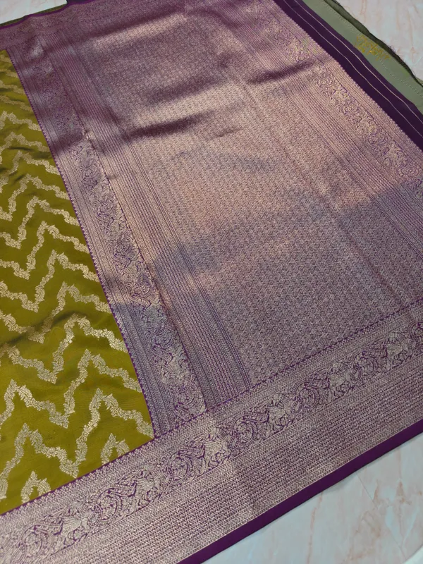 BANARASI_KATAN_SILK_IN_MEHENDI_GREEN_WITH_MAGENTA_BORDER