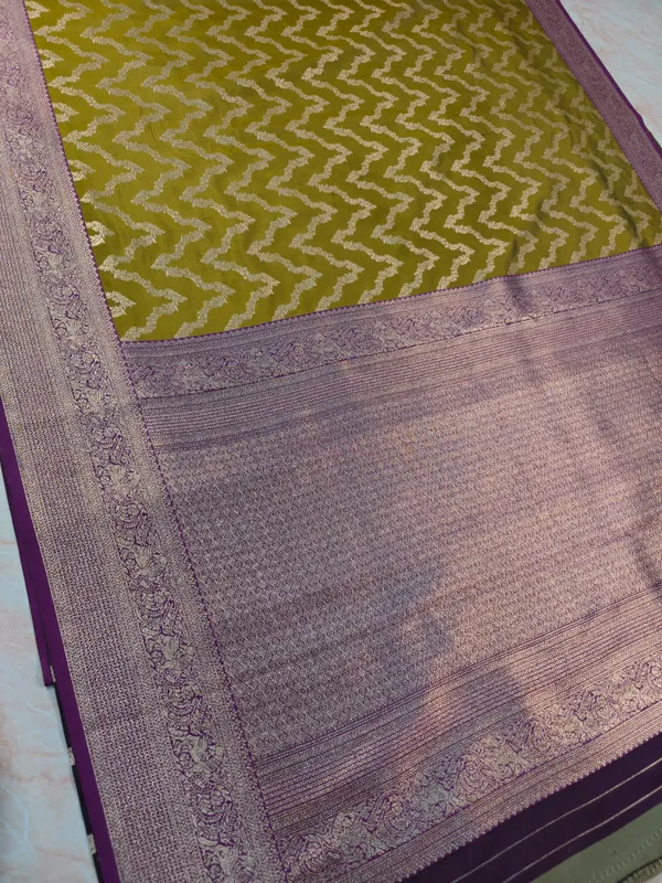 BANARASI_KATAN_SILK_IN_MEHENDI_GREEN_WITH_MAGENTA_BORDER