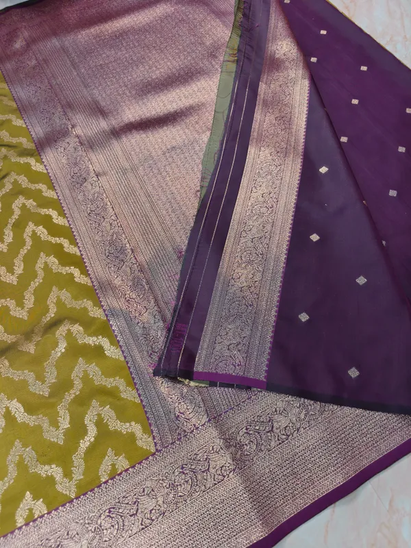 BANARASI_KATAN_SILK_IN_MEHENDI_GREEN_WITH_MAGENTA_BORDER