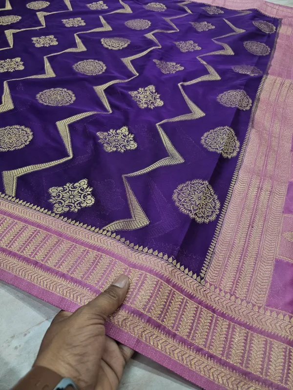 CHINON_CREPE_GEORGETTE_IN_VIOLET_WITH_BABY_PINK_BORDER