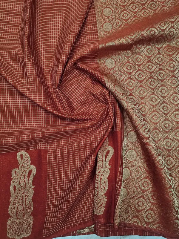 CREPE_GEORGETTE_IN_GOLDEN_EMBER_WITH_GOLD_ZARI_AND_CHECKS