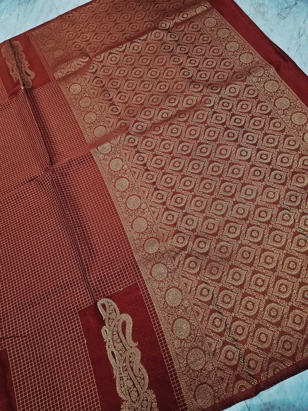 CREPE_GEORGETTE_IN_GOLDEN_EMBER_WITH_GOLD_ZARI_AND_CHECKS