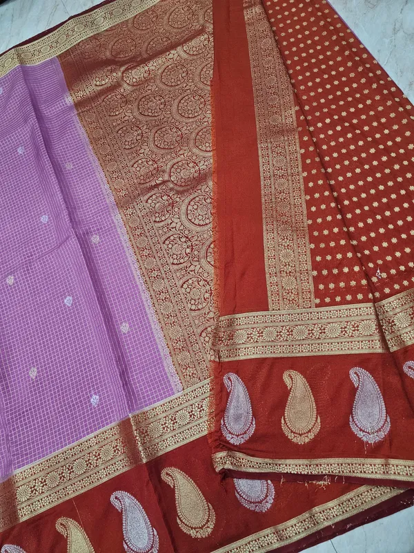 CREPE_GEORGETTE_IN_LAVENDER_WITH_RED_BORDER