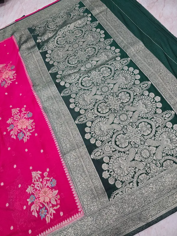 KHADDI_GEORGETTE_IN_RANI_WITH_BOTTLE_GREEN_BORDER