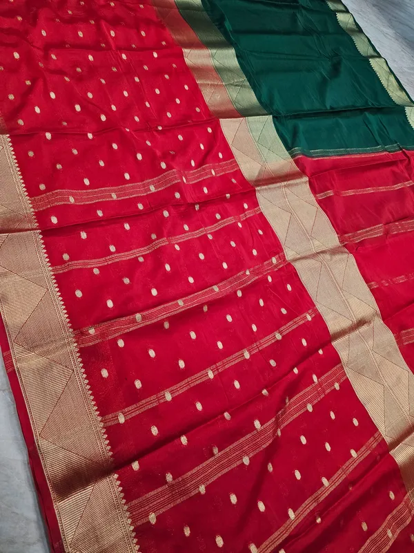 MYSORE_CREPE_IN_BOTTLE_GREEN_WITH_RED_COLOUR