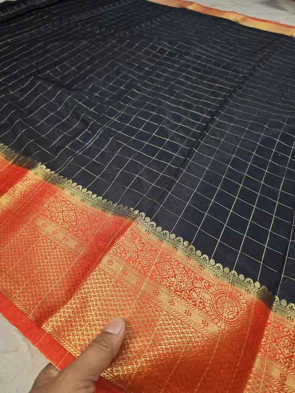 RUSSIAN_SILK_IN_BLACK_WITH_RED_BORDER