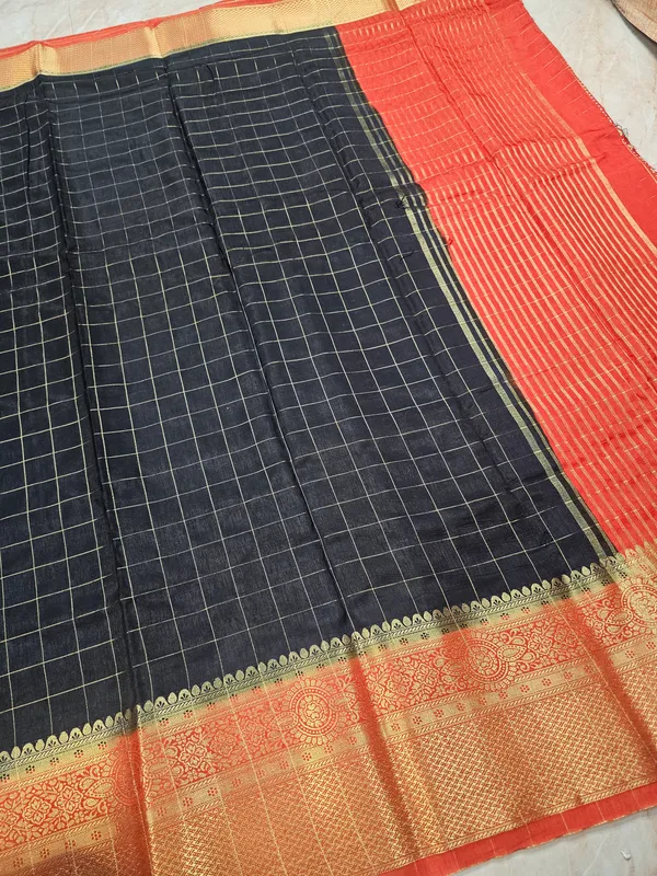 RUSSIAN_SILK_IN_BLACK_WITH_RED_BORDER