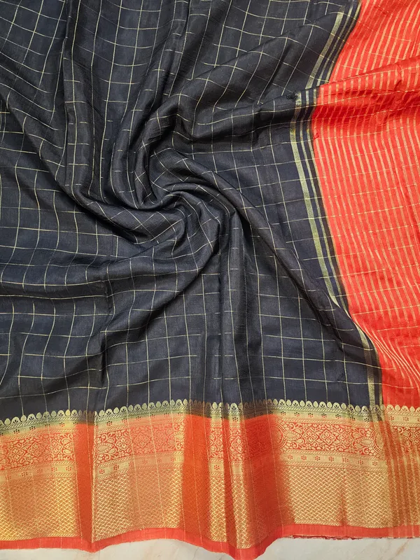 RUSSIAN_SILK_IN_BLACK_WITH_RED_BORDER
