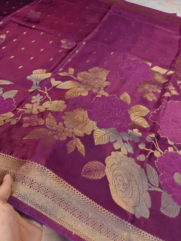 Russian_Silk_In_Magenta_Colour_With_Floral_Boota_Saree_For_Women