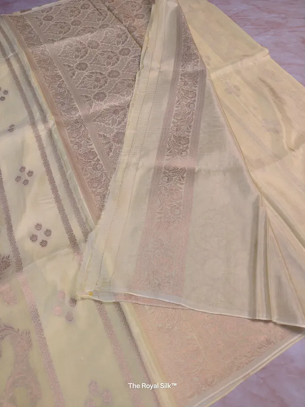 Russian_Silk_Viscose_In_Cream_With_Stripe_Style_Saree_For_Women