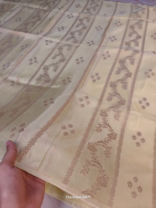 Russian_Silk_Viscose_In_Cream_With_Stripe_Style_Saree_For_Women