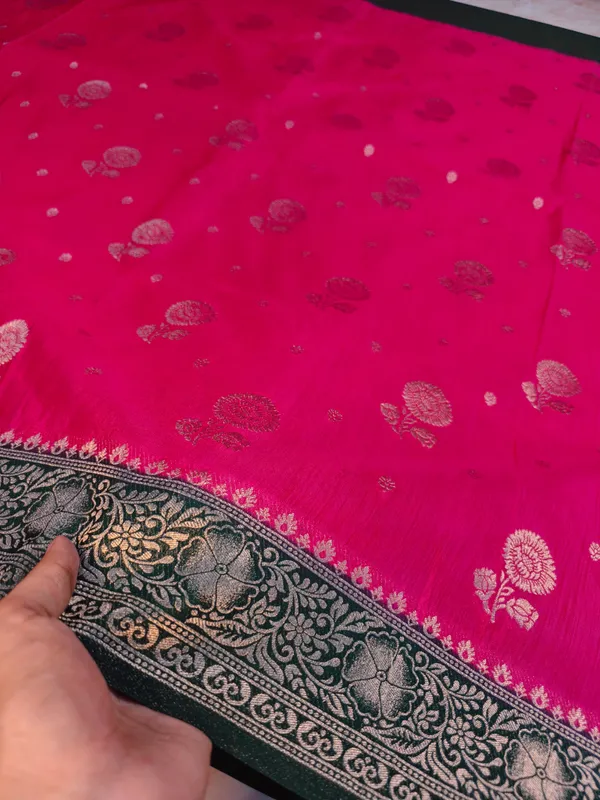 Soft_Matka_Linen_In_Pink_With_Bottle_Green_Saree_For_Women
