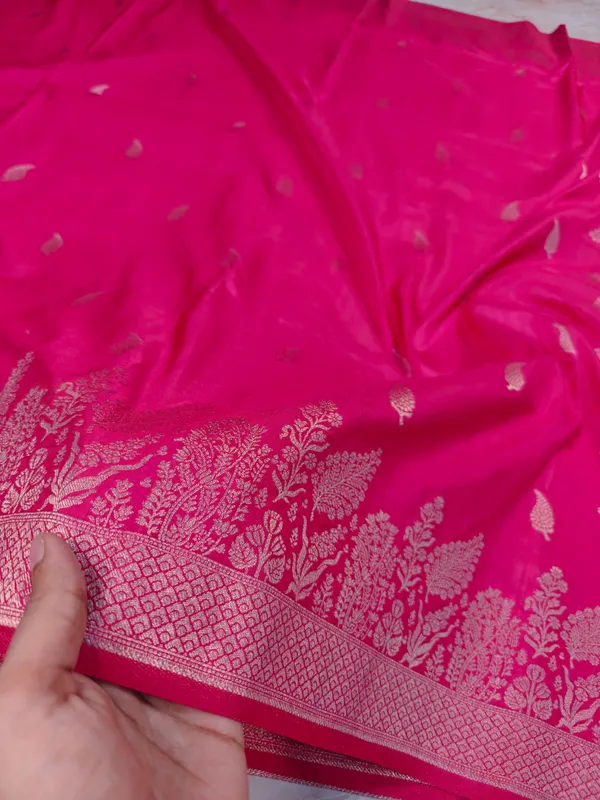 Soft_Matka_Silk_In_Rani_Pink_With_Floral_Design_Saree_For_Women