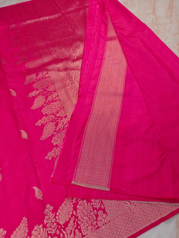Soft_Matka_Silk_In_Rani_Pink_With_Floral_Design_Saree_For_Women