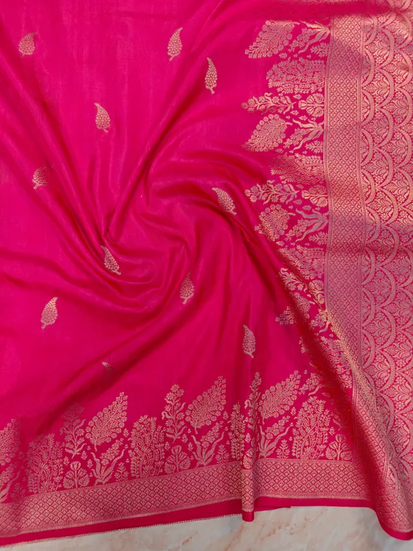 Soft_Matka_Silk_In_Rani_Pink_With_Floral_Design_Saree_For_Women