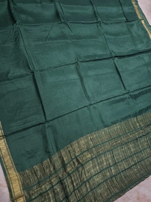 VISCOS_IN_BOTTLE_GREEN_WITH_NARROW_BORDER