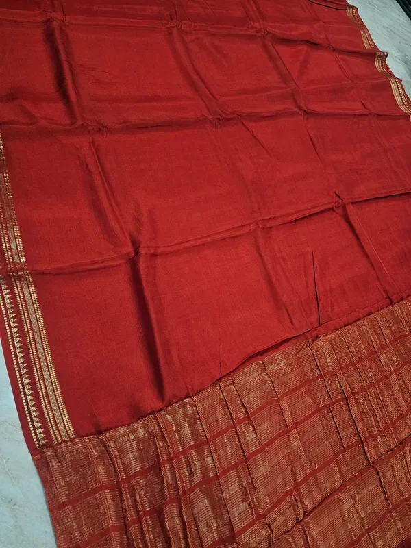 VISCOS_IN_BRICK_RED_WITH_NARROW_BORDER