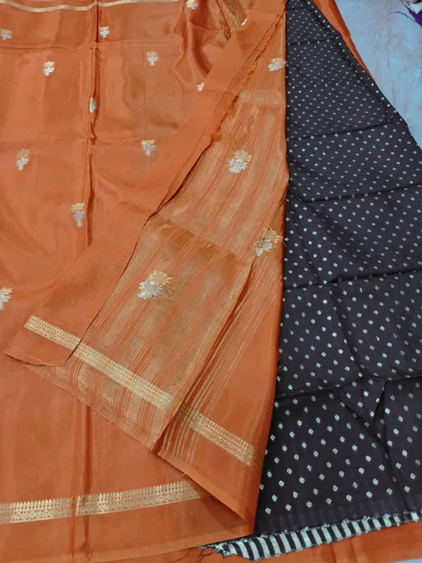 VISCOS_IN_GOLDEN_EMBER_IN_GOLD_SILVER_ZARI_WORK