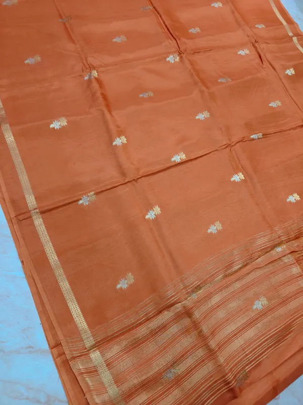 VISCOS_IN_GOLDEN_EMBER_IN_GOLD_SILVER_ZARI_WORK