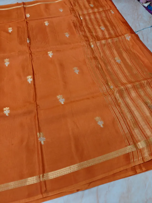VISCOS_IN_GOLDEN_EMBER_IN_GOLD_SILVER_ZARI_WORK