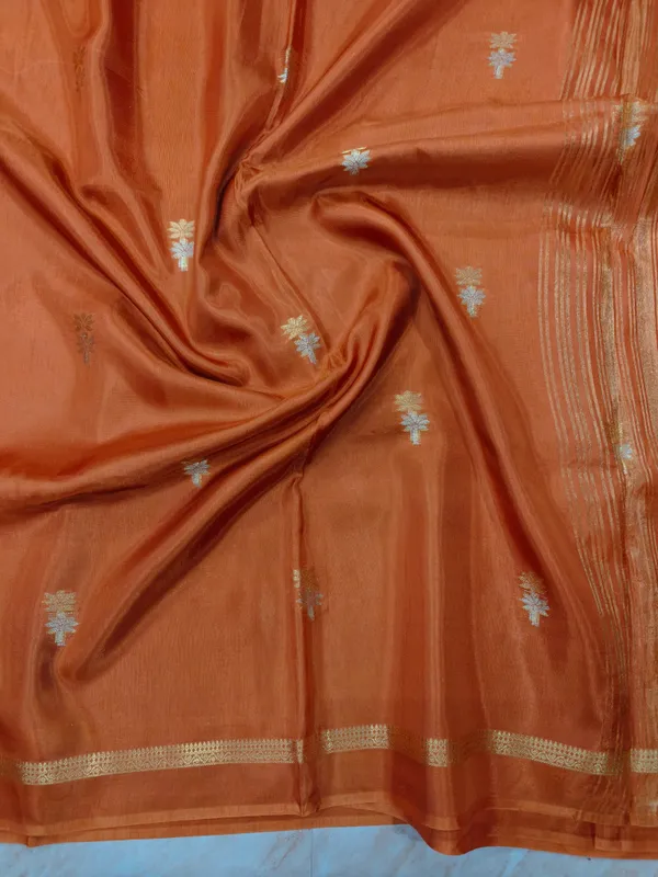 VISCOS_IN_GOLDEN_EMBER_IN_GOLD_SILVER_ZARI_WORK