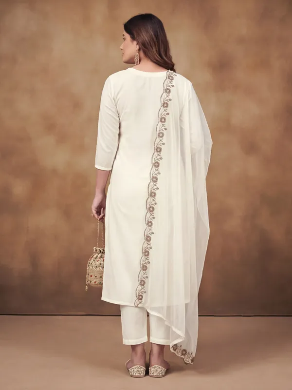 New_Embroidered_Work_Rayon_Kurta_Set
