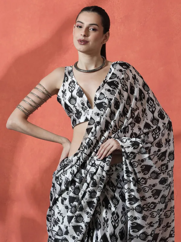 Pre-Draped_Ready_to_Wear_Chinnon_Fabric_Digital_Printed_Saree_With_Unstiched_Blouse
