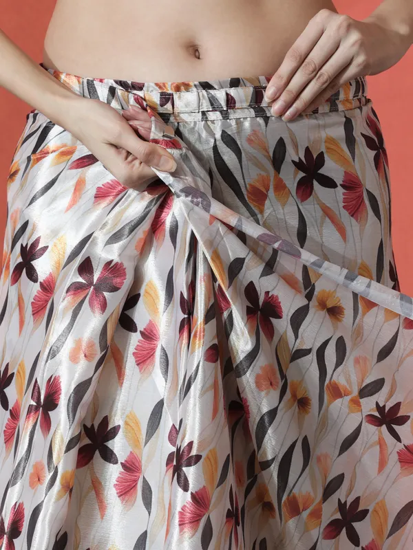Pre-Draped_Ready_to_Wear_Chinnon_Fabric_Digital_Printed_Saree_With_Unstiched_Blouse