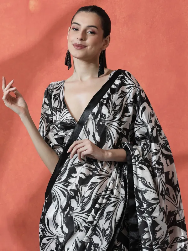 Pre-Draped_Ready_to_Wear_Chinnon_Fabric_Digital_Printed_Saree_With_Unstiched_Blouse