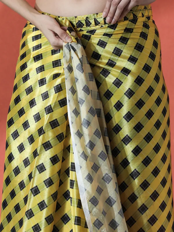 Pre-Draped_Ready_to_Wear_Chinnon_Fabric_Digital_Printed_Saree_With_Unstiched_Blouse