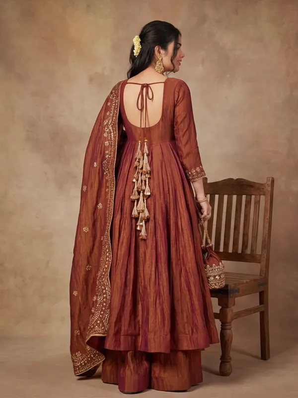 New_Embroidered_Work_Chinon_Kurta_Set