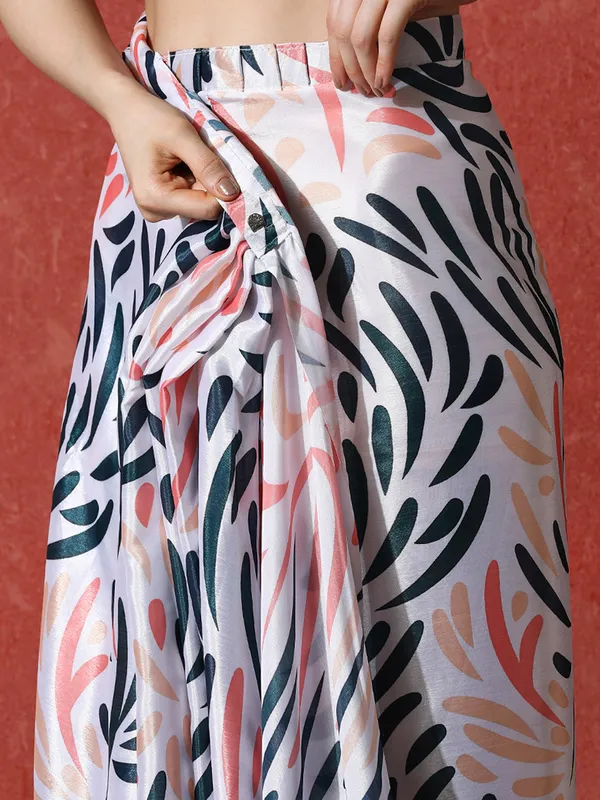 Pre-Draped_Ready_to_Wear_Chinnon_Fabric_Digital_Printed_Saree_With_Unstiched_Blouse