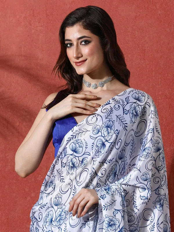Pre-Draped_Ready_to_Wear_Chinnon_Fabric_Digital_Printed_Saree_With_Unstiched_Blouse