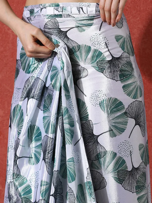 Pre-Draped_Ready_to_Wear_Chinnon_Fabric_Digital_Printed_Saree_With_Unstiched_Blouse