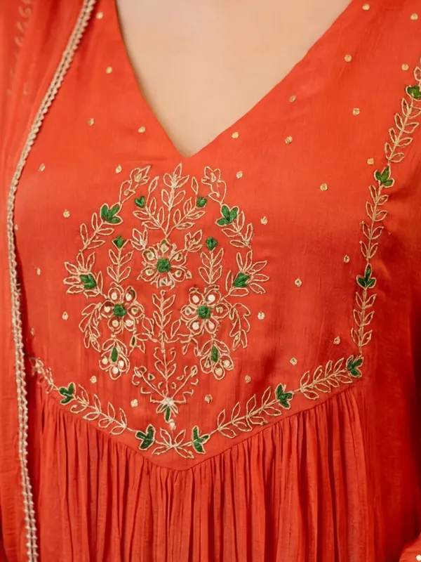 New_Embroidered_Work_Chanderi_Silk_Kurta_Set