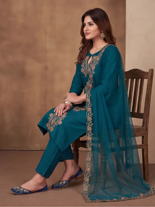 New_Embroidered_Work_Rayon_Kurta_Set