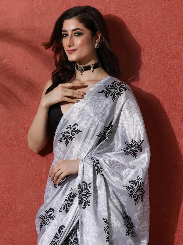 Pre-Draped_Ready_to_Wear_Chinnon_Fabric_Digital_Printed_Saree_With_Unstiched_Blouse