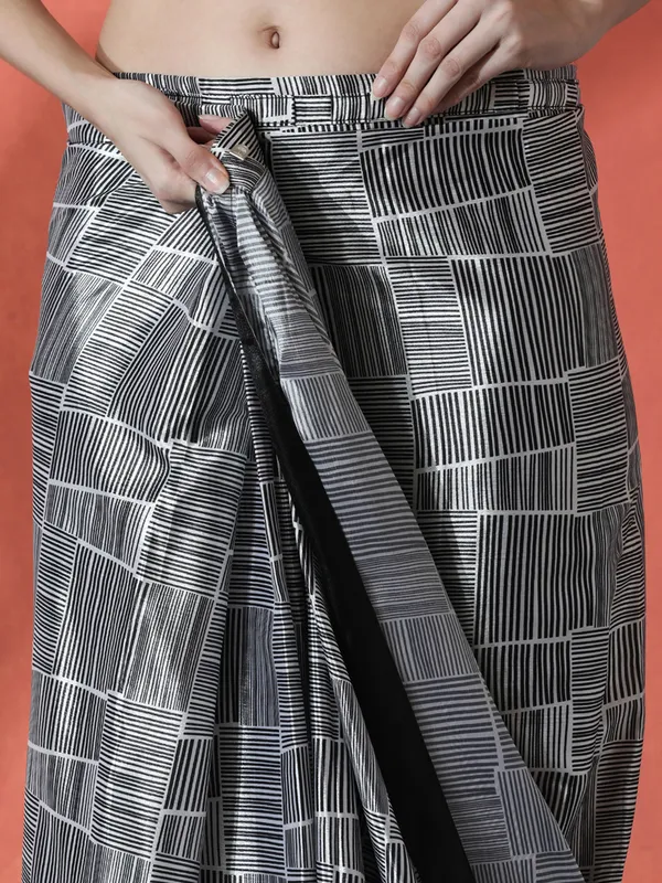 Pre-Draped_Ready_to_Wear_Chinnon_Fabric_Digital_Printed_Saree_With_Unstiched_Blouse