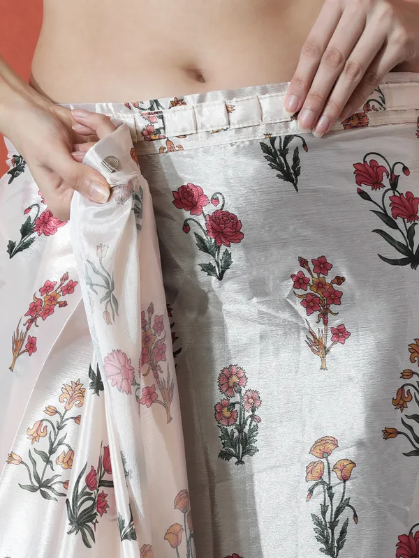 Pre-Draped_Ready_to_Wear_Chinnon_Fabric_Digital_Printed_Saree_With_Unstiched_Blouse