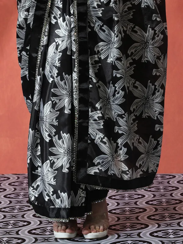 Pre-Draped_Ready_to_Wear_Chinnon_Fabric_Digital_Printed_Saree_With_Unstiched_Blouse