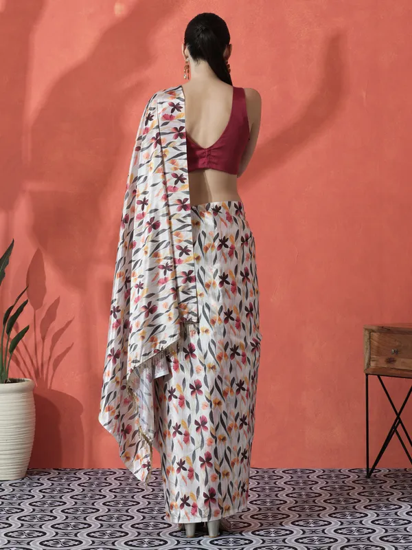 Pre-Draped_Ready_to_Wear_Chinnon_Fabric_Digital_Printed_Saree_With_Unstiched_Blouse