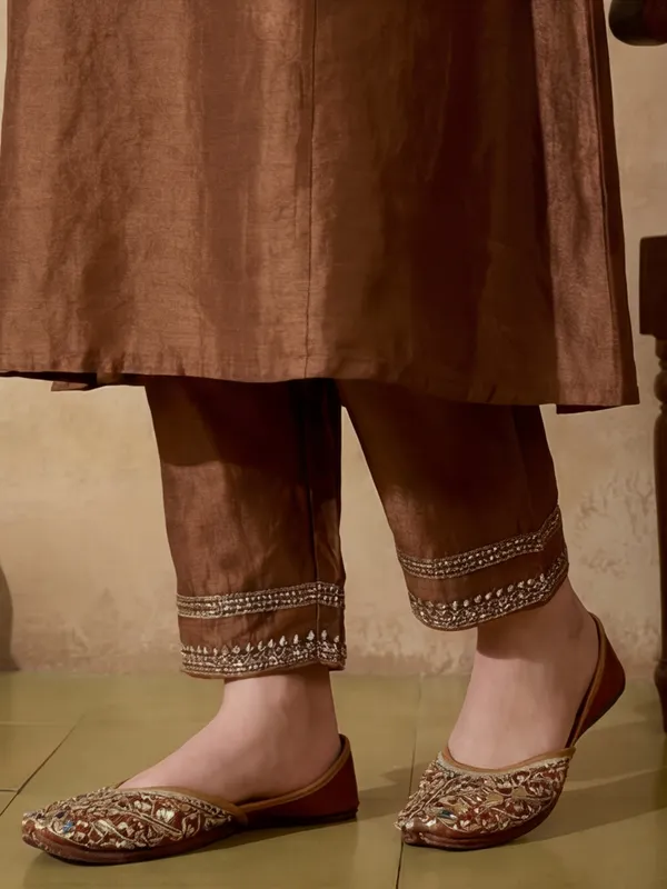New_Embroidered_Work_Chinon_Kurta_Set