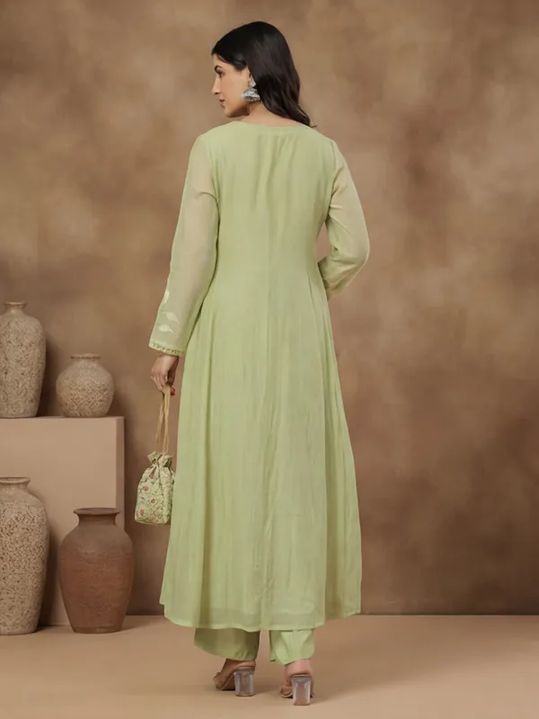 New_Embroidered_Work_Chanderi_Silk_Kurta_Set