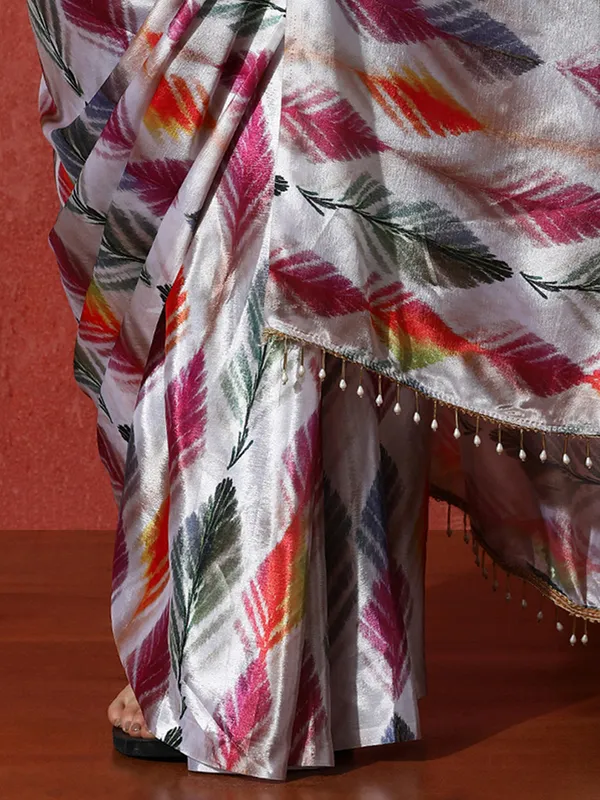 Pre-Draped_Ready_to_Wear_Chinnon_Fabric_Digital_Printed_Saree_With_Unstiched_Blouse