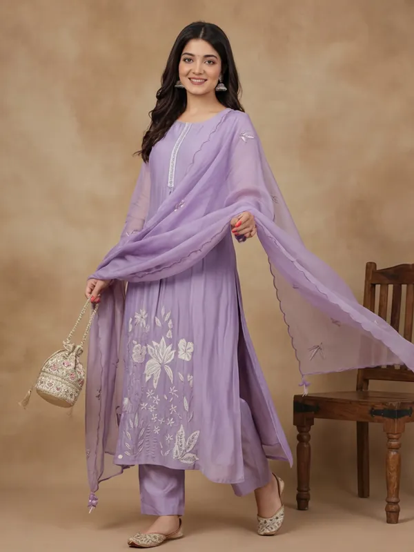 New_Embroidered_Work_Chanderi_Silk_Kurta_Set