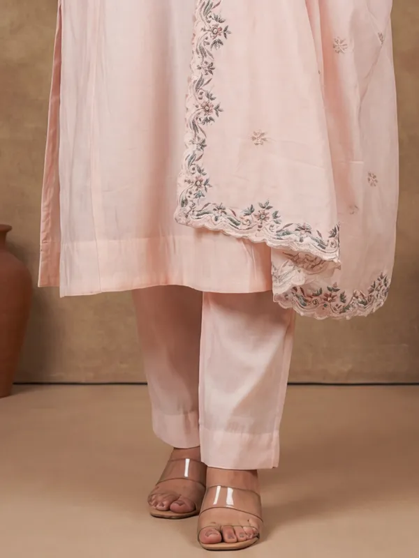 New_Embroidered_and_Flared_Muslin_Cotton_Kurta_Set