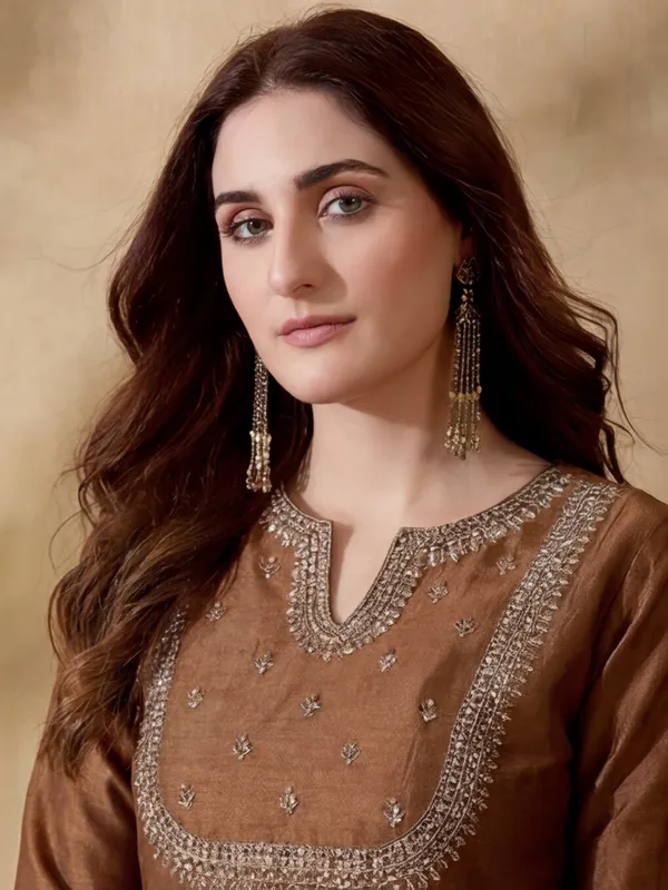 New_Embroidered_Work_Chinon_Kurta_Set