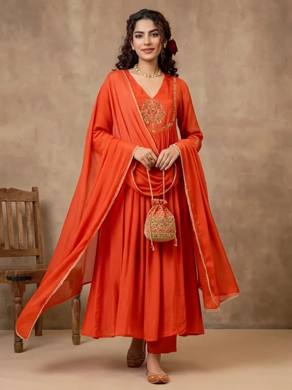 New_Embroidered_Work_Chanderi_Silk_Kurta_Set