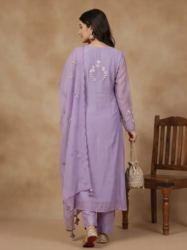 New_Embroidered_Work_Chanderi_Silk_Kurta_Set